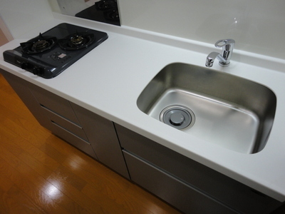 Kitchen.  ☆ Top of the beautiful white ・ Cutting board space is also wide. .