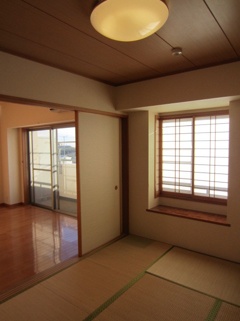 Other room space. It settles down Japanese-style room. 