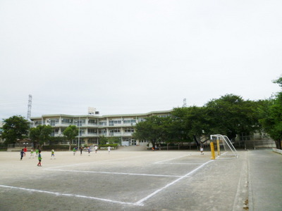 Primary school. Midorigaoka up to elementary school (elementary school) 540m