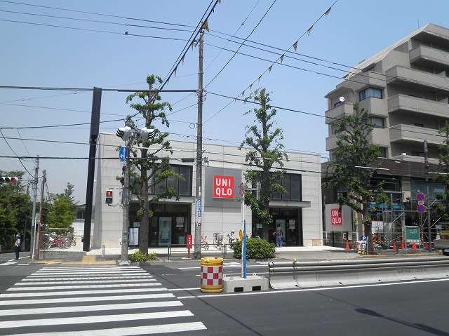 Shopping centre. UNIQLO Yakumo Meguro street store up to (shopping center) 467m