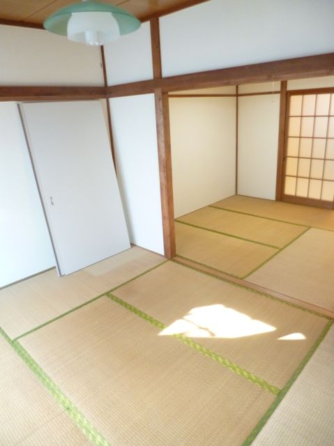 Living and room. 6 Pledge and 4,5 quires of Japanese-style room