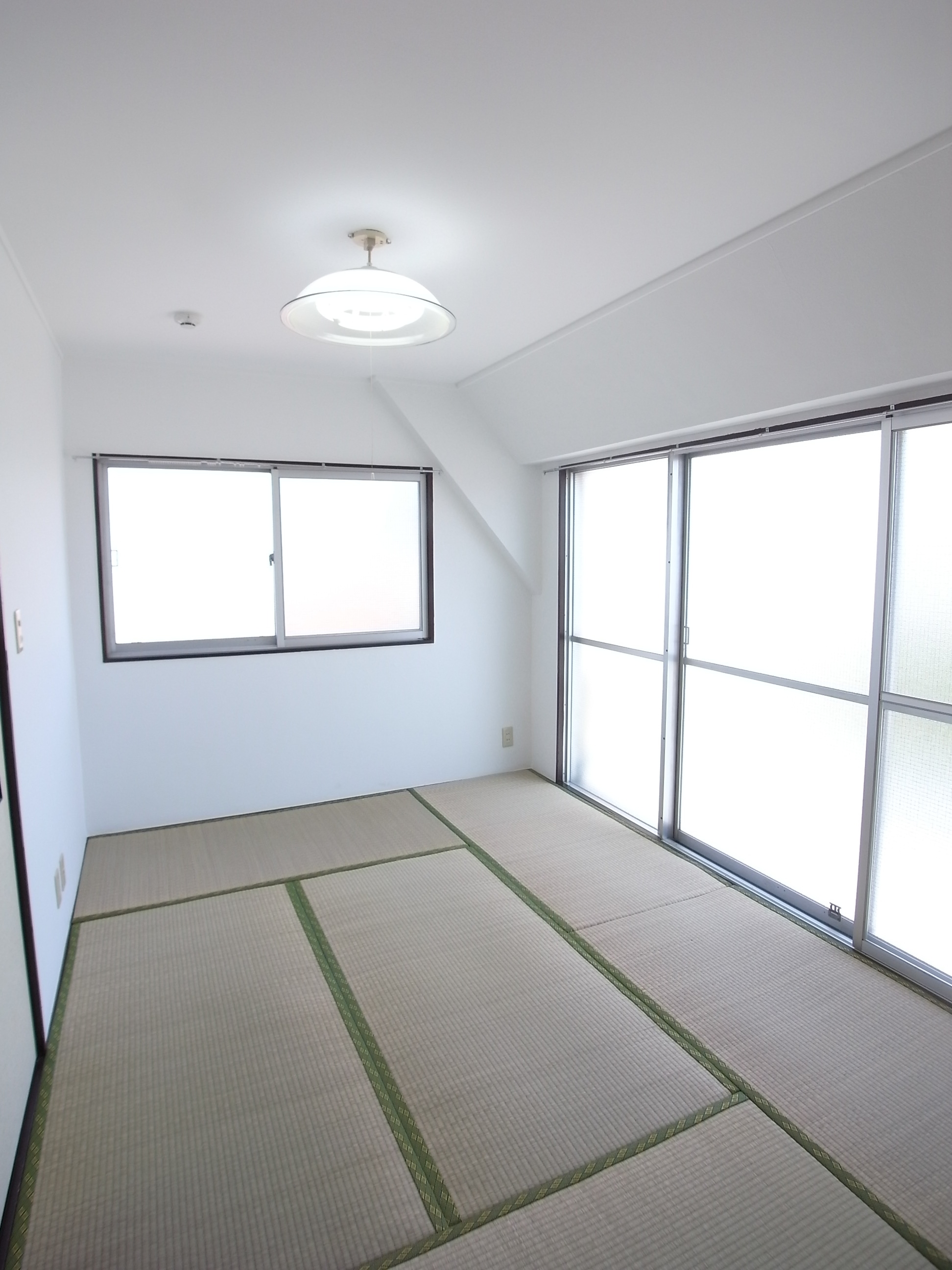 Living and room. North direction Japanese-style room 6 tatami