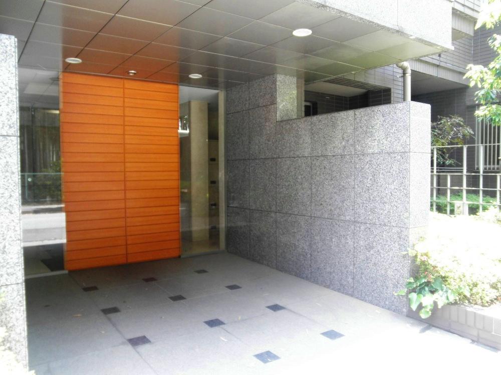 Entrance. Common areas