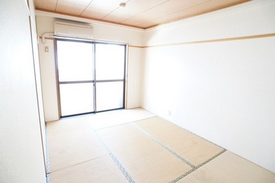 Living and room. Good bright room per yang ☆