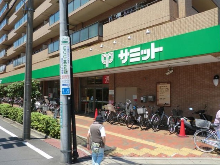 Supermarket. 64m until the Summit store Fukasawa Sakagami store (Super)