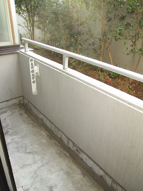 Balcony. Same property separate room