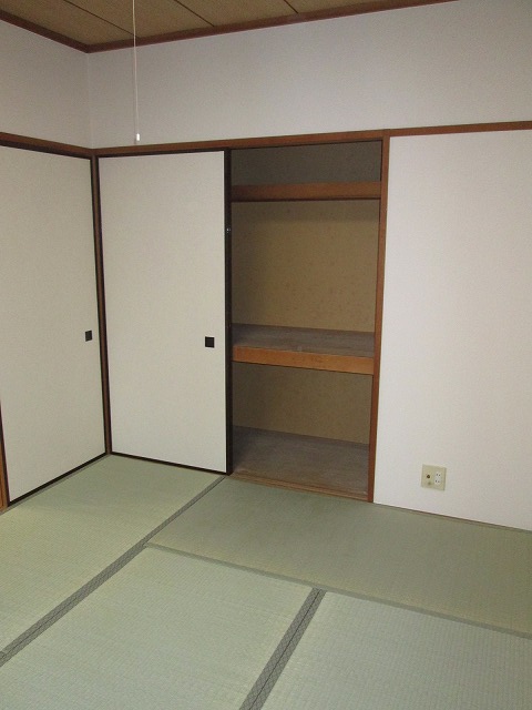 Other room space. Same property separate room