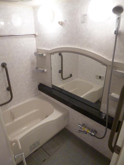 Bathroom. Add cooking function ・ With bathroom dryer. There is a handrail is safe.