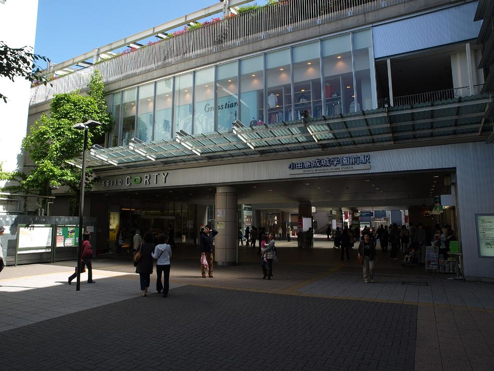 station. Seijo Gakuenmae 450m to the Train Station