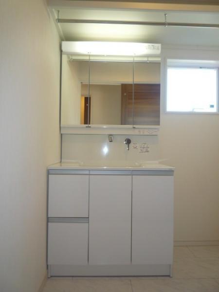 Wash basin, toilet
