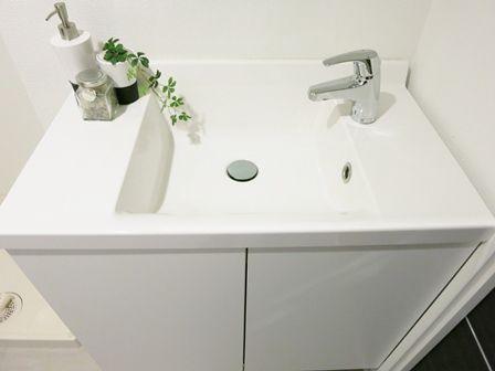Wash basin, toilet