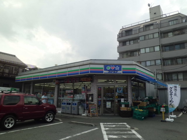 Convenience store. Three F Jiyugaoka up (convenience store) 472m