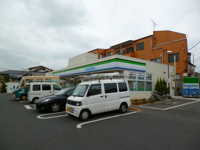 Convenience store. 190m to Family Mart (convenience store)