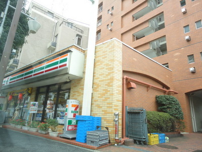 Convenience store. 300m to Seven-Eleven (convenience store)