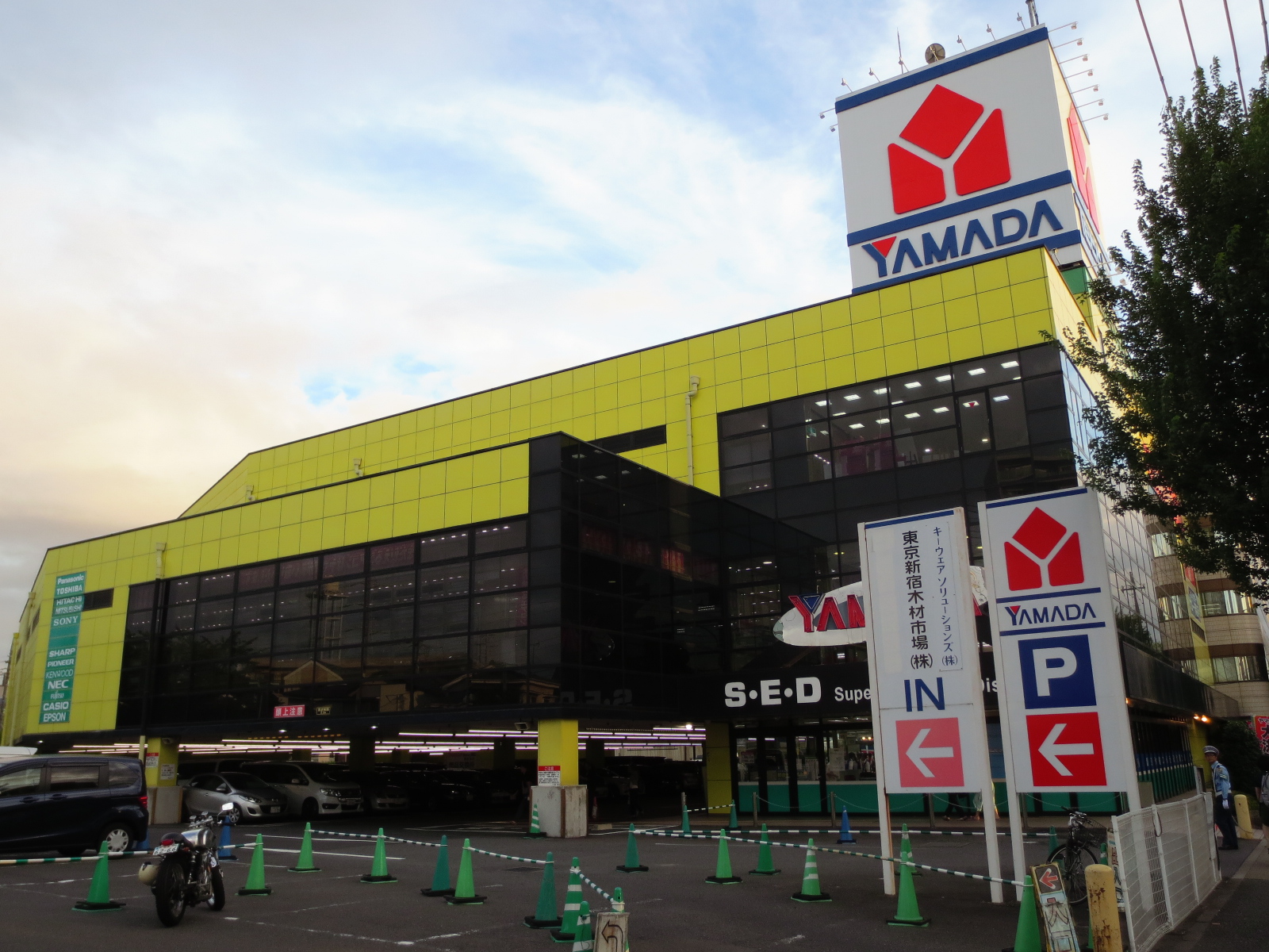 Home center. Yamada Denki Tecc Land 917m Tokyo to head office (home improvement)