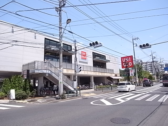 Shopping centre. 819m to UNIQLO Setagaya Kinutaten (shopping center)