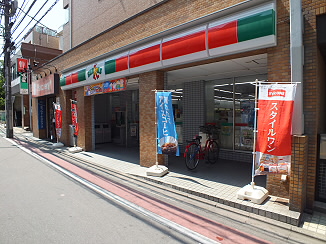 Convenience store. Thanks Karasuyama Chitose store up (convenience store) 162m