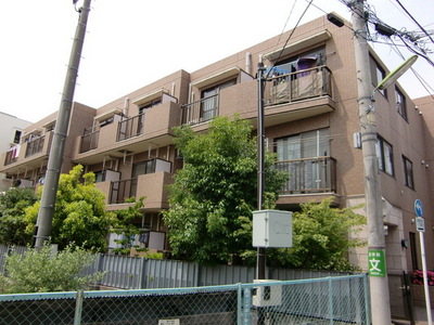 Building appearance. Facing south ・ Day good