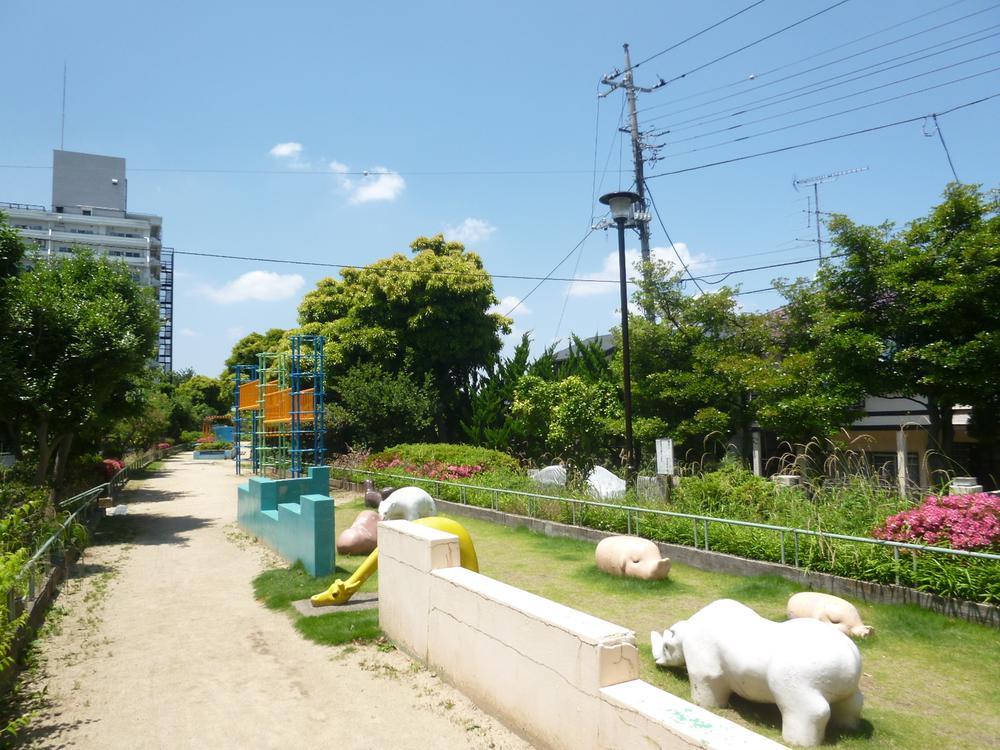 park. Tamagawa third park (about 1000m)