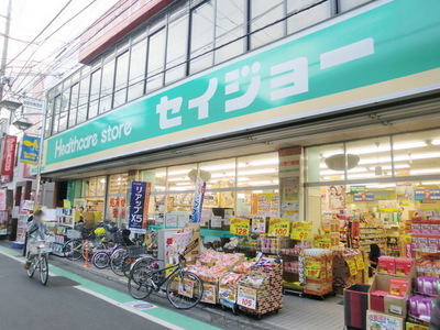 Dorakkusutoa. 700m to Seijo (drugstore) of medicine