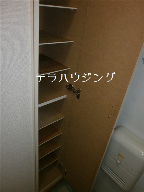 Entrance. There shoebox storage ☆ Rooms ease-of-use Floor Plan and Area of ​​charm ☆