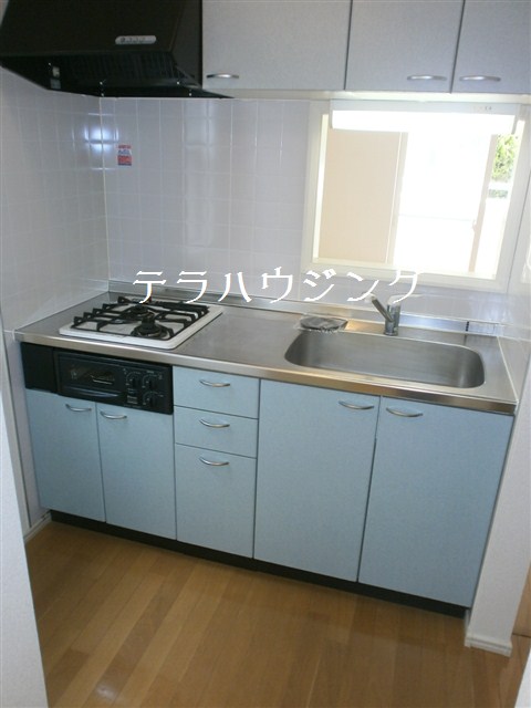 Kitchen. Spread is the kitchen counter type ☆