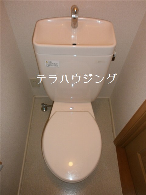 Toilet. Bus toilet is also another room ☆ Jiyugaoka is also within walking distance ☆