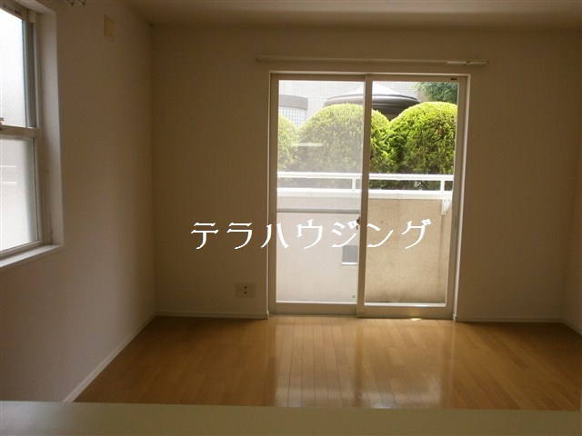 Living and room. Bright rooms in the first floor ☆ It is also a good per yang ☆