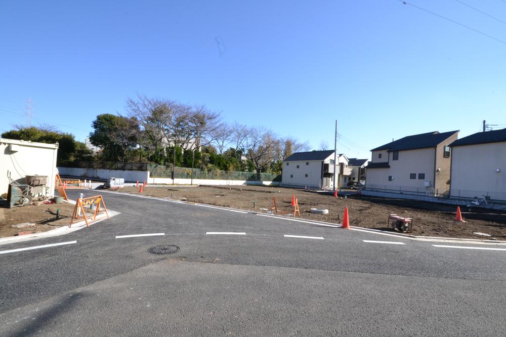 Local photos, including front road. Construction completion local photo site (December 2013) Shooting