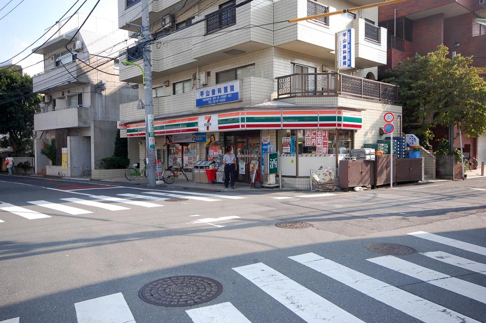 Convenience store. 532m to Seven-Eleven