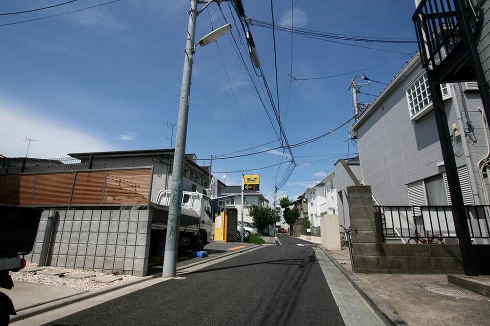 Local photos, including front road. The surroundings are quiet residential area Local (September 2013) Shooting