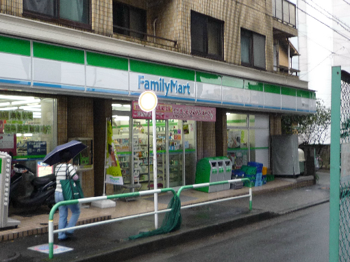 Convenience store. FamilyMart Yoga-chome store up (convenience store) 439m