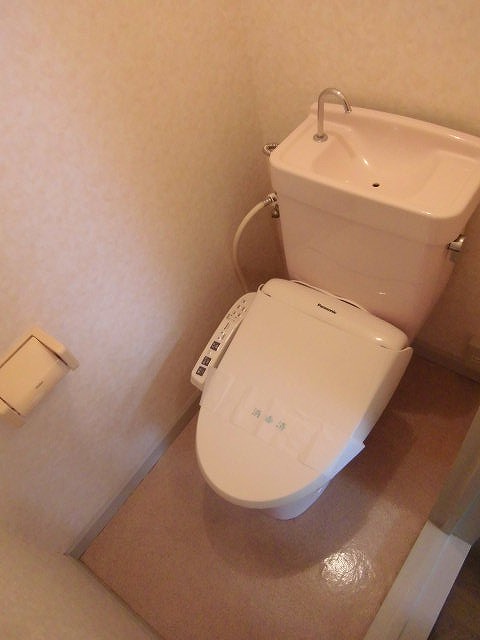 Toilet. Same property ・ Separate room