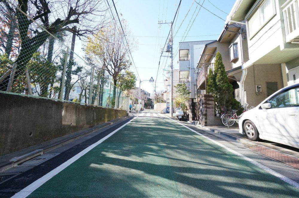 Local photos, including front road. South front site is a good feeling of opening has become a Matsubara elementary school ground.