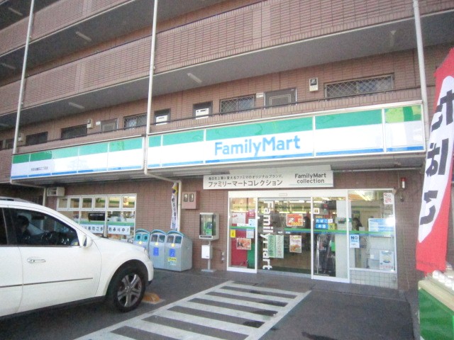 Convenience store. Family Mart Setagaya Kamata Sanchome store up (convenience store) 404m