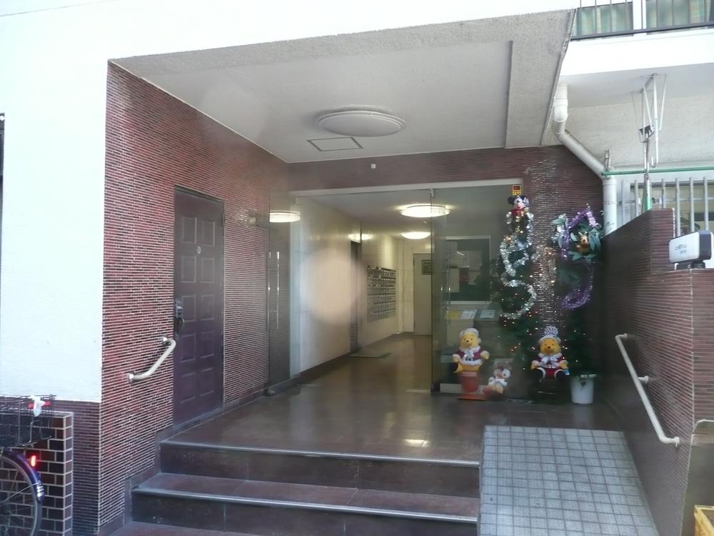 Entrance. Common areas