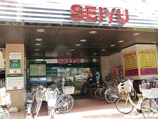 Supermarket. 640m until Seiyu Komazawa shop