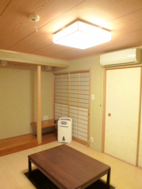 Living and room. Underground Western-style ・ There moat kotatsu