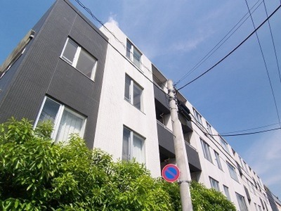 Building appearance. Outer wall tiled four-storey apartment