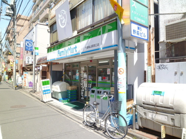 Convenience store. 300m to Family Mart (convenience store)