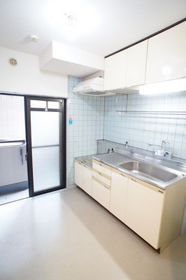 Kitchen. Convenient wide kitchen ☆