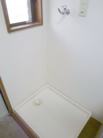 Washroom. Laundry Area