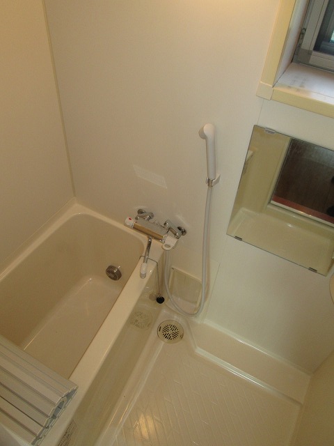 Bath. Same property separate room