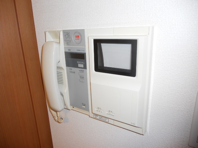 Security. Auto with lock ・ TV is with intercom