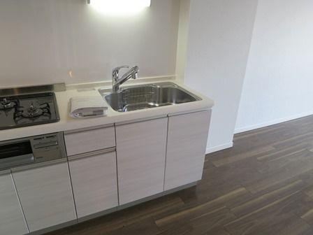 Kitchen. ~ 11 end of the month we have completed new interior renovation ~ Water purifier integrated faucets with state-of-the-art facilities of the system Kitchen