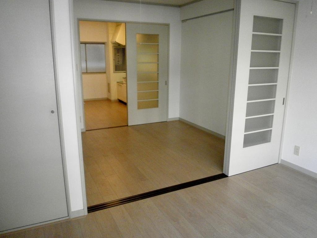 Other room space. All flooring