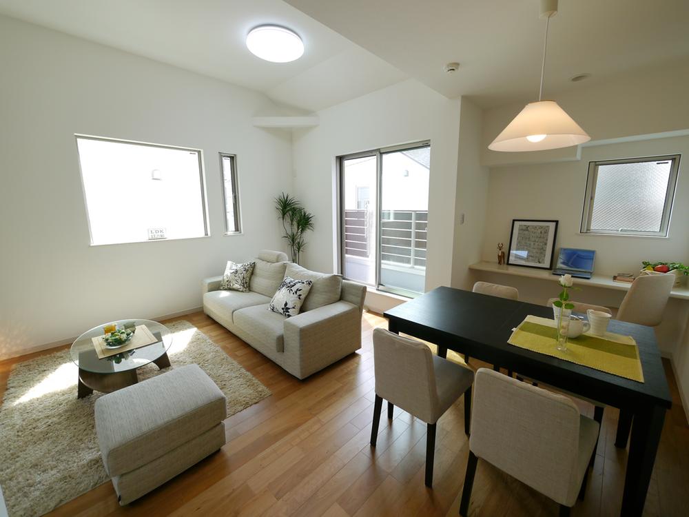 Living. Model house sneak preview held in! !