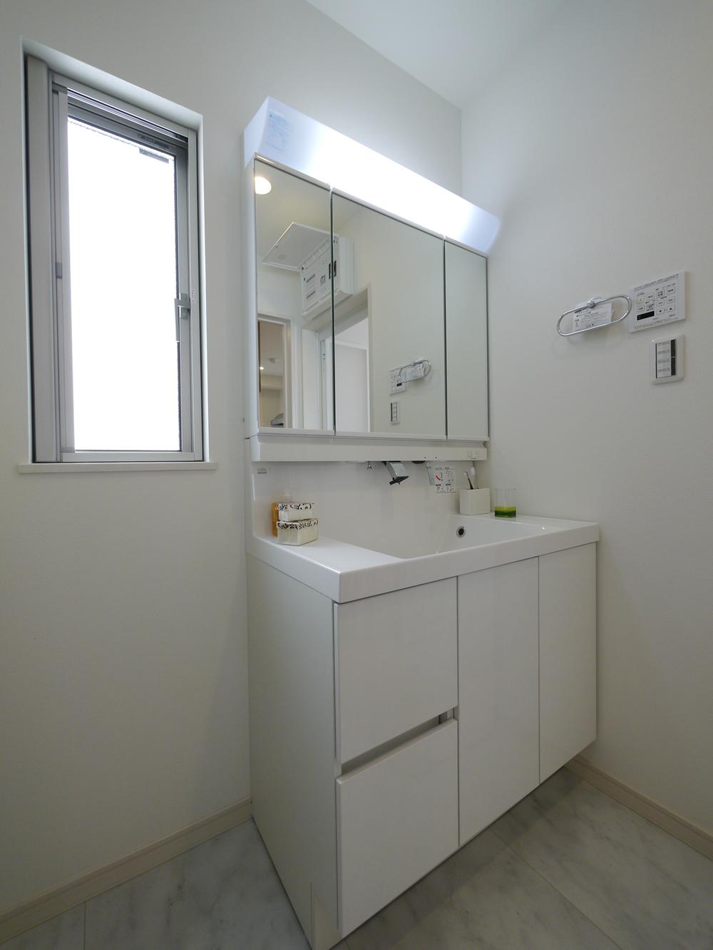 Wash basin, toilet