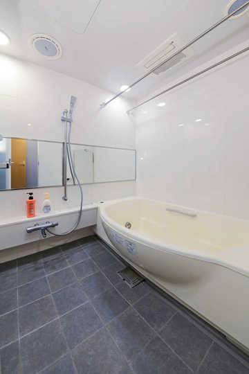Bathroom. It is spacious bath Hitotsubo type.