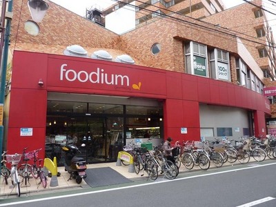 Supermarket. foodium until the (super) 830m